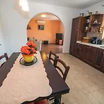 Ana Villa *