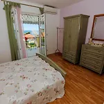 Ana Villa *