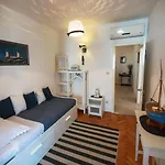 Ana Villa *